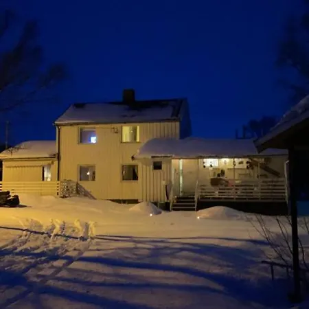 Stort Og Koselig Hjem I Landlige Omgivelser * Russenes