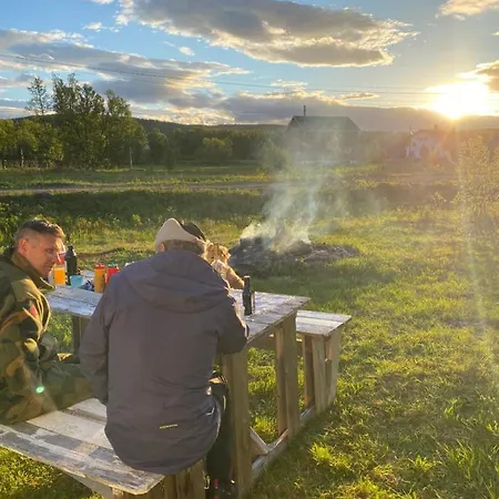 Stort Og Koselig Hjem I Landlige Omgivelser