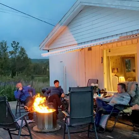 Stort Og Koselig Hjem I Landlige Omgivelser Ferienhaus Russenes