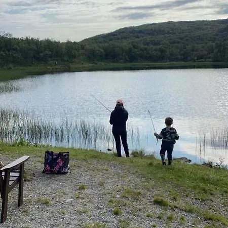 Stort Og Koselig Hjem I Landlige Omgivelser